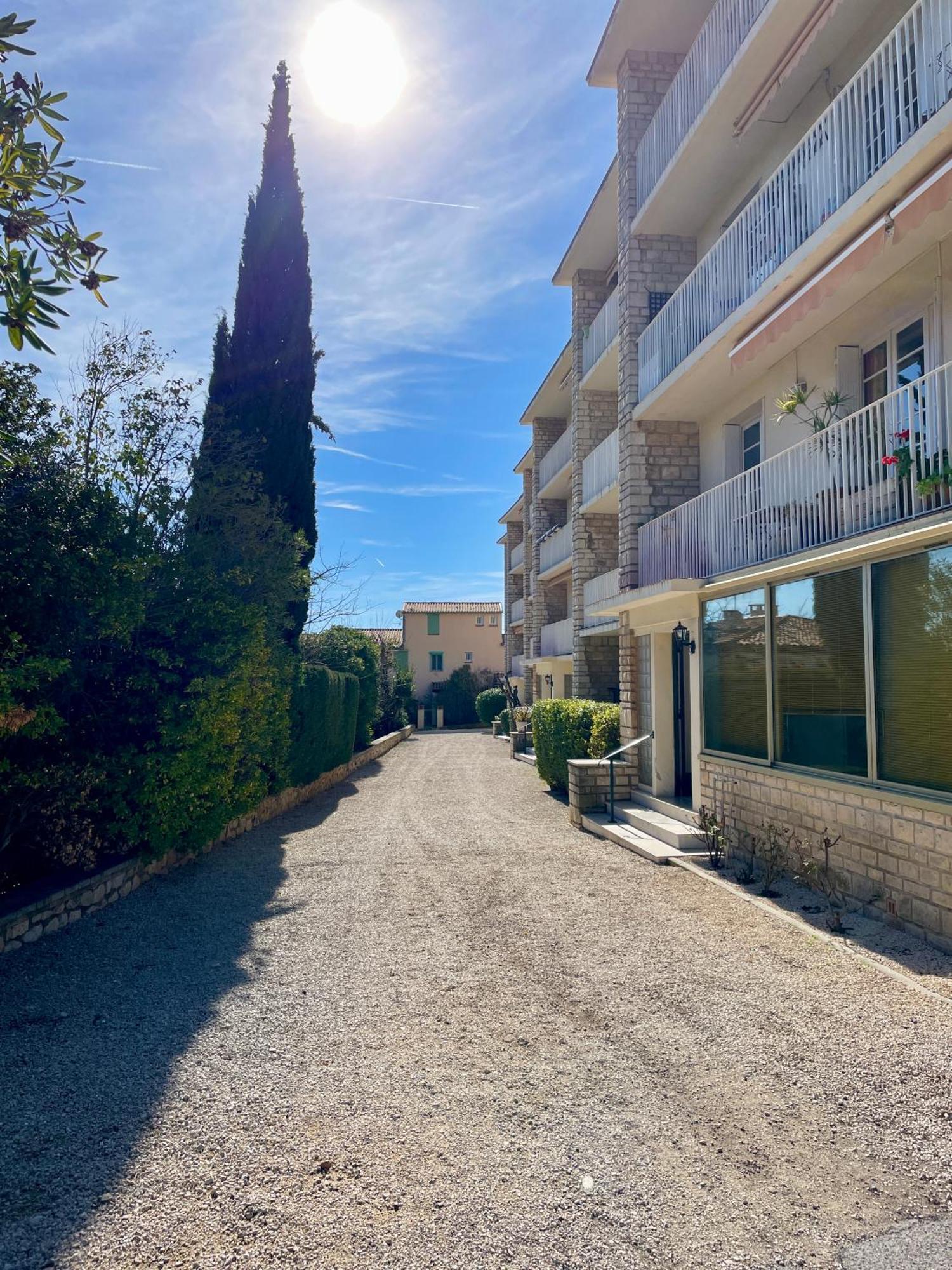 Apartamento Au Coeur Et Au Calme De Bandol, Parking Et Climatisation Exterior foto